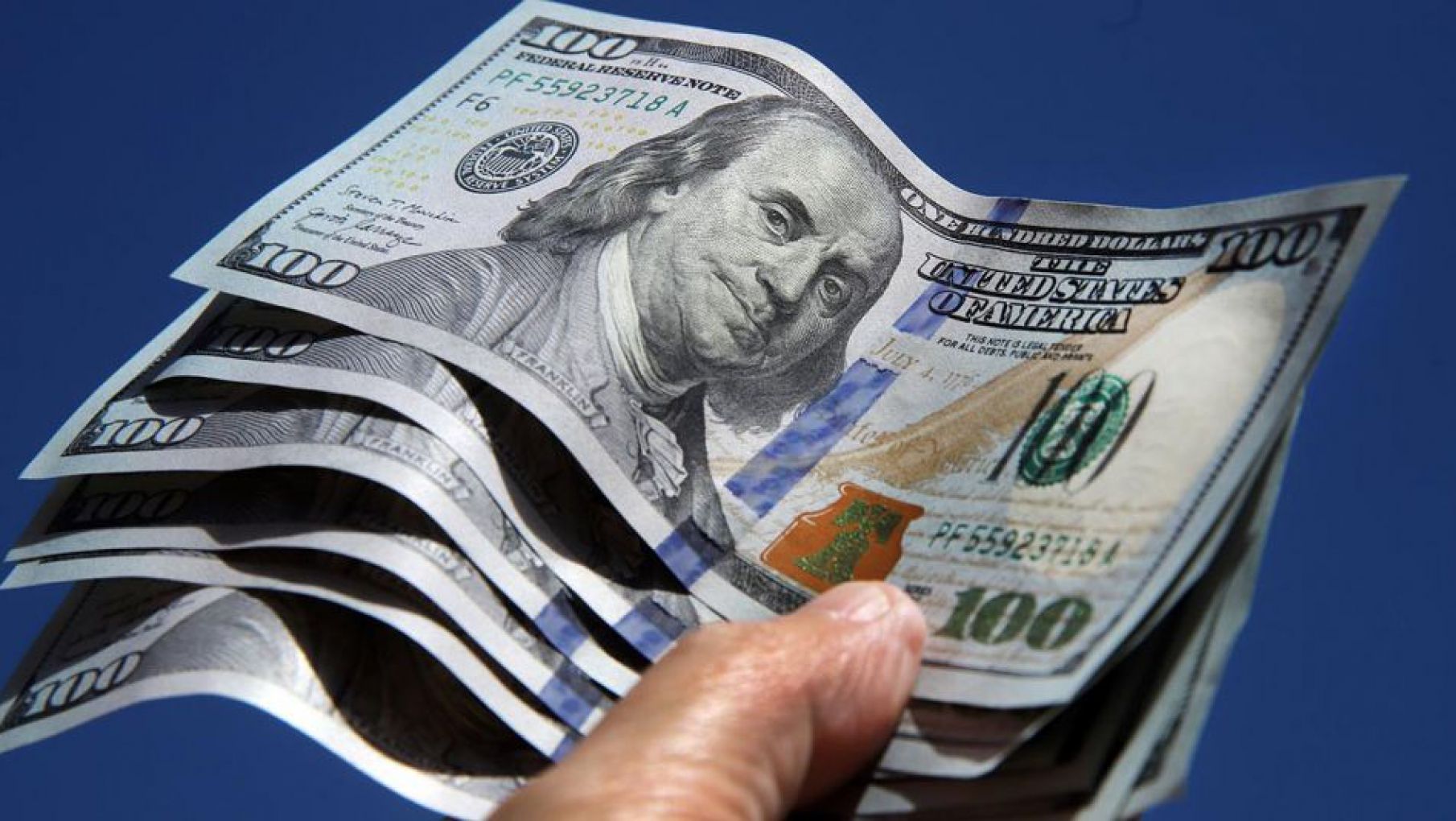 La cotización del dólar blue alcanzó un nuevo récord nominal y cerró en $ 361